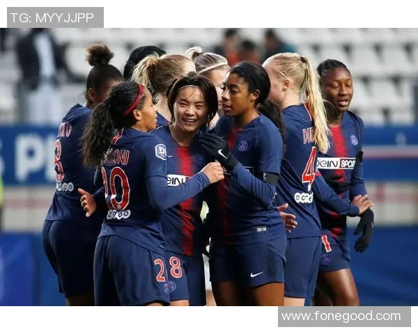 从贫困到辉煌足球明星家境的蜕变与对比分析