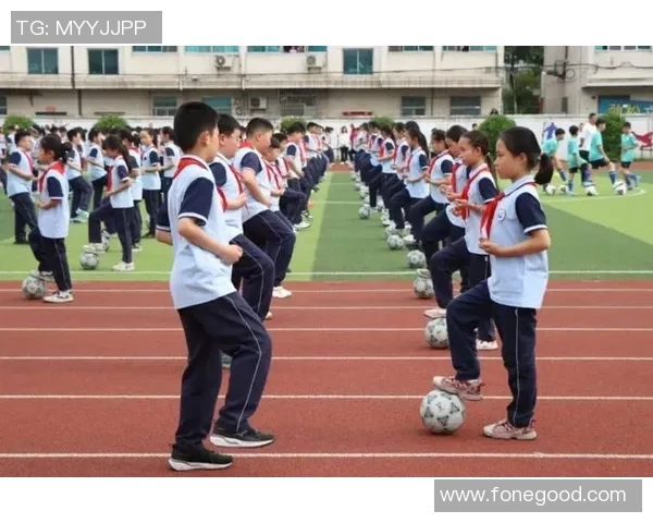 掌握踢弧线足球技巧提升球技让你在赛场上大放异彩 掌握踢弧线足球技巧提升球技让你在赛场上大放异彩