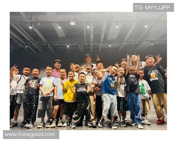 武汉街舞队荣登街舞节奏排行榜第一名引领潮流风尚 武汉街舞队荣登街舞节奏排行榜第一名引领潮流风尚